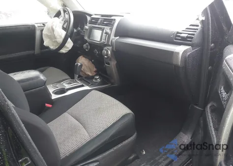 2015 Toyota 4Runner Sr5 z USA, uszkodzony, nr VIN JTEBU5JR1F5203218